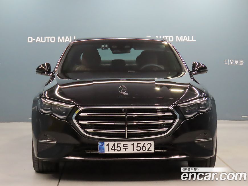Mercedes-Benz E-Class E300 4MATIC Exclusive, 2025
