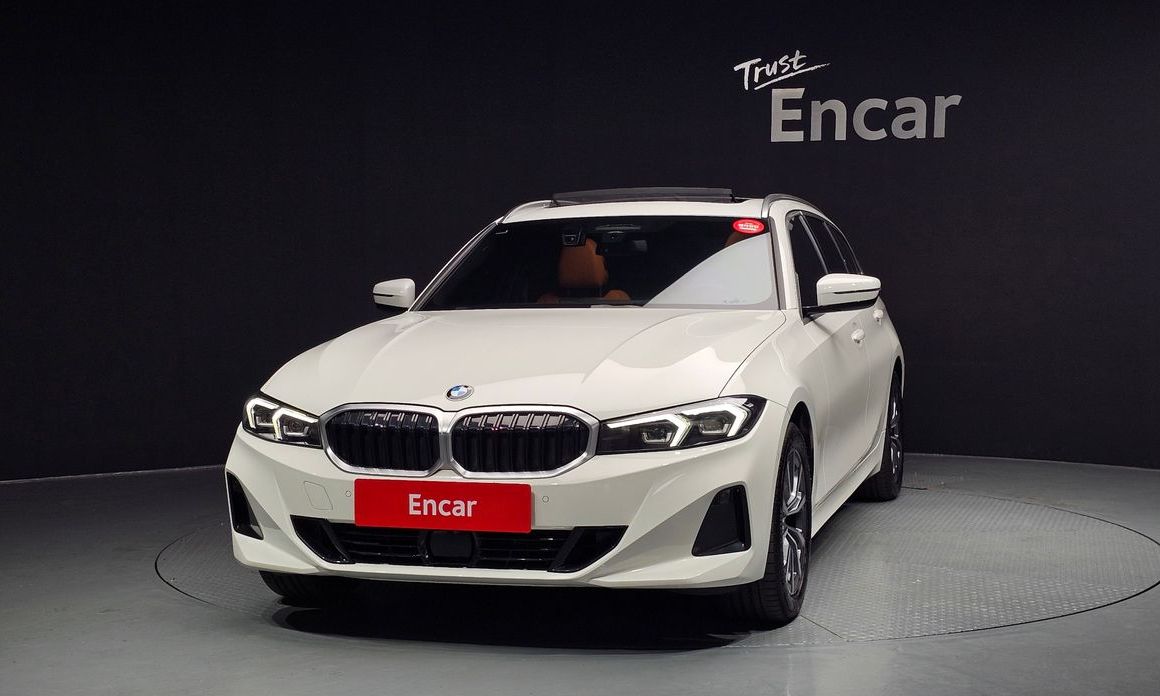 BMW 3-Series 320i Touring, 2024