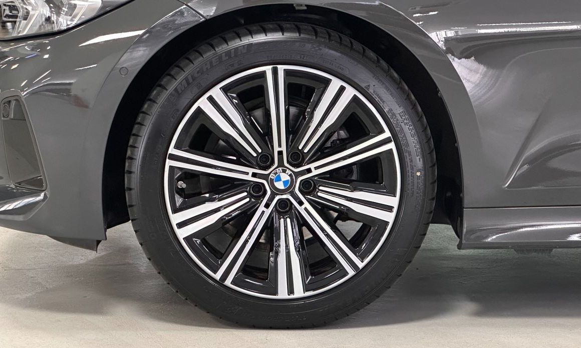 BMW 3-Series 320i, 2025