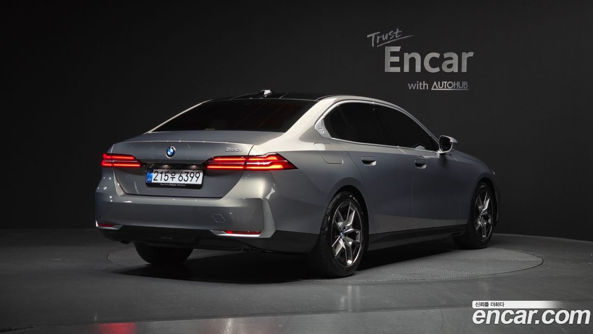 BMW 5-Series 520i, 2025