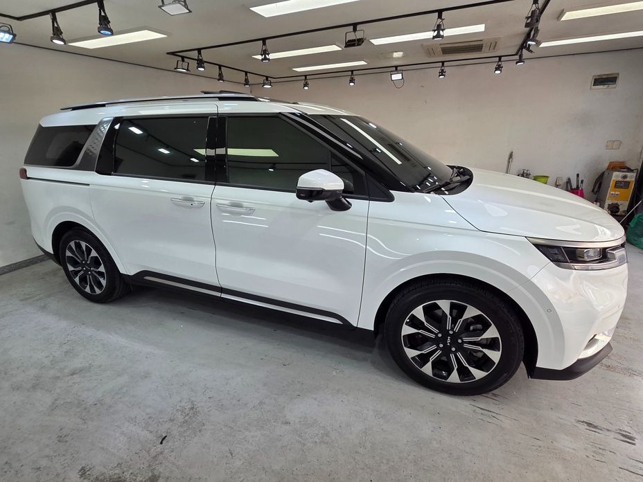 Kia Carnival 9-Seater Signature, 2023