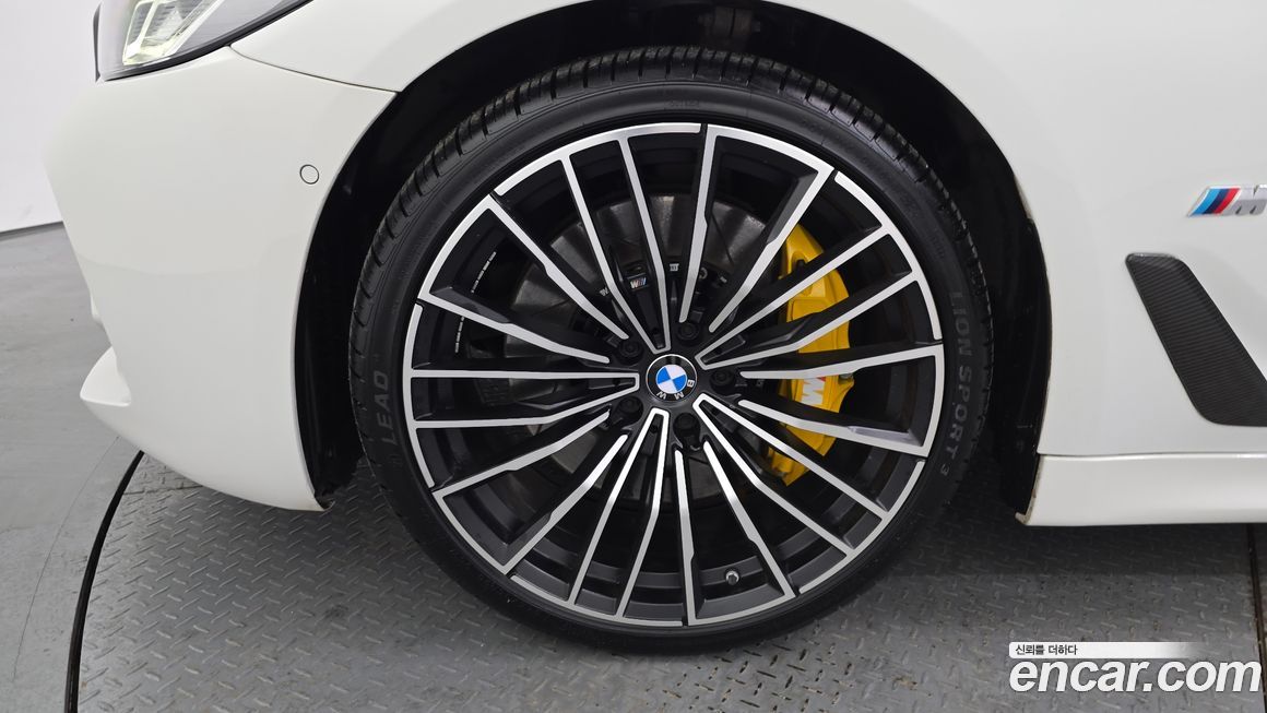 BMW 5-Series 520i Luxury, 2023