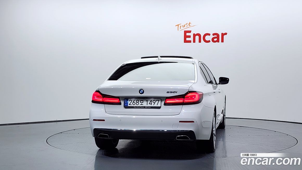 BMW 5-Series 530i Luxury, 2023