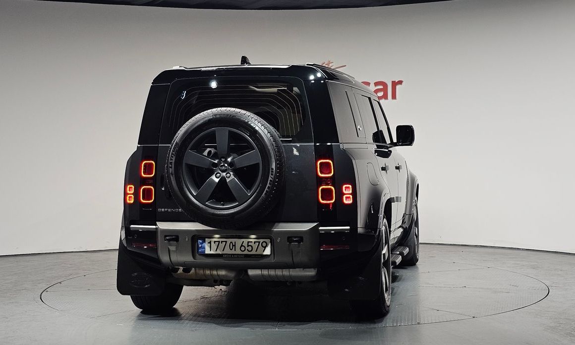 Land Rover Defender 110 D300 X-Dynamic HSE, 2024