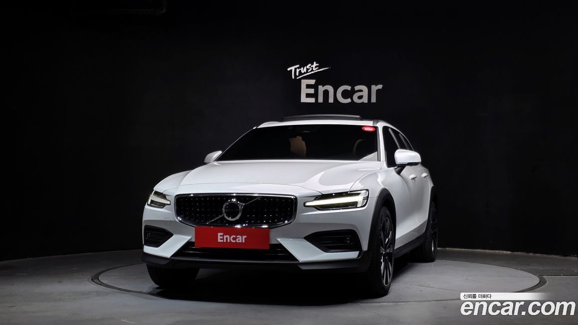 Volvo V60 B5 Ultimate AWD, 2024