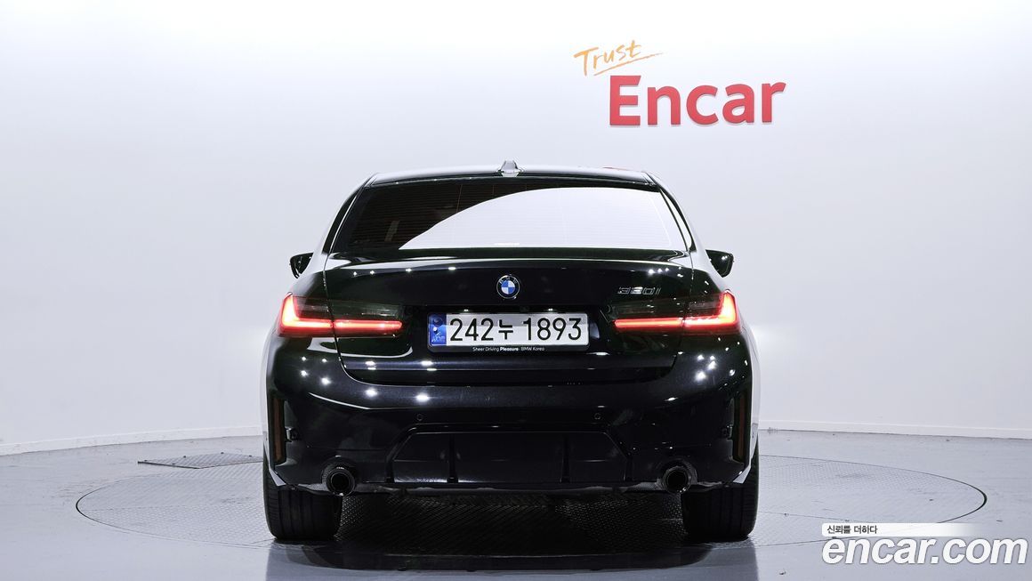 BMW 3-Series 320i M Sport, 2024