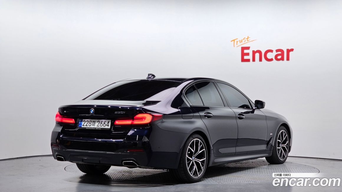 BMW 5-Series 530i xDrive M Sport Package, 2023