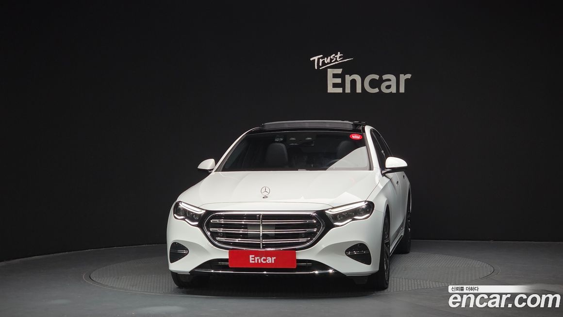 Mercedes-Benz E-Class E300 4MATIC Exclusive, 2025