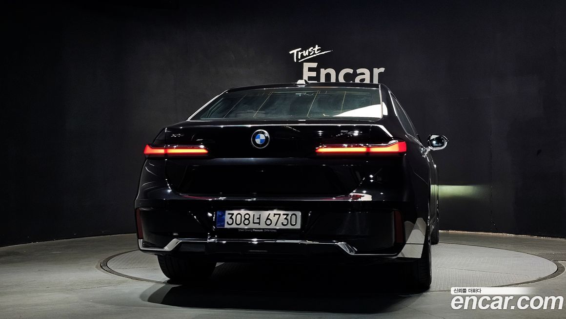 BMW 7-Series 740i xDrive M Sport, 2025