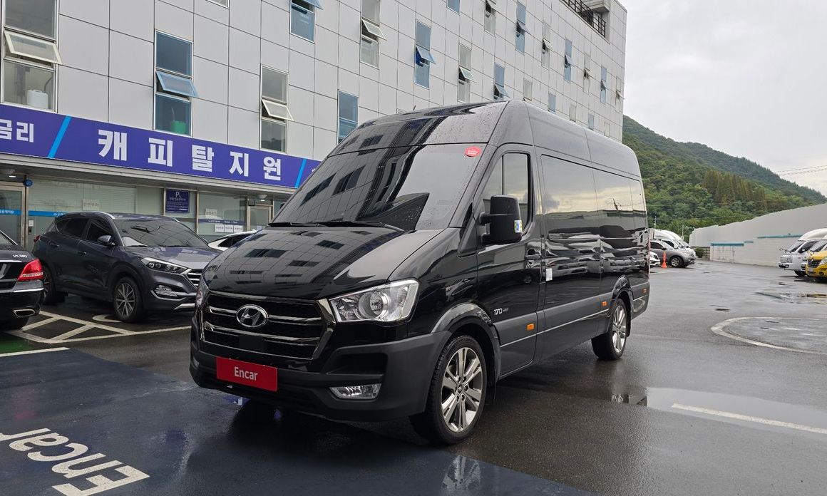 Hyundai Solati 16-seater, 2024