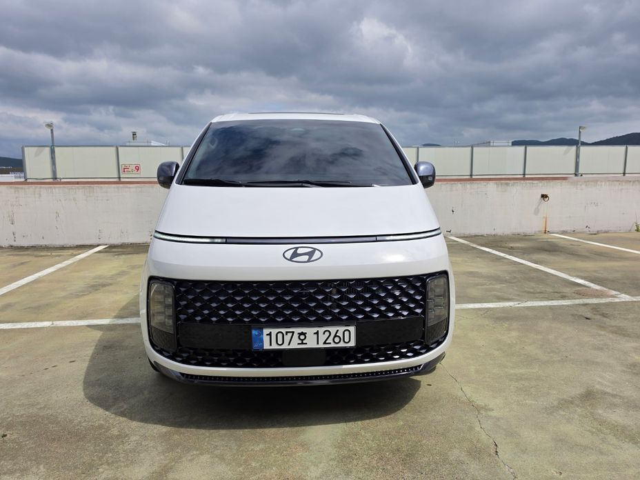 Hyundai Staria Lounge 9-Seater, 2025