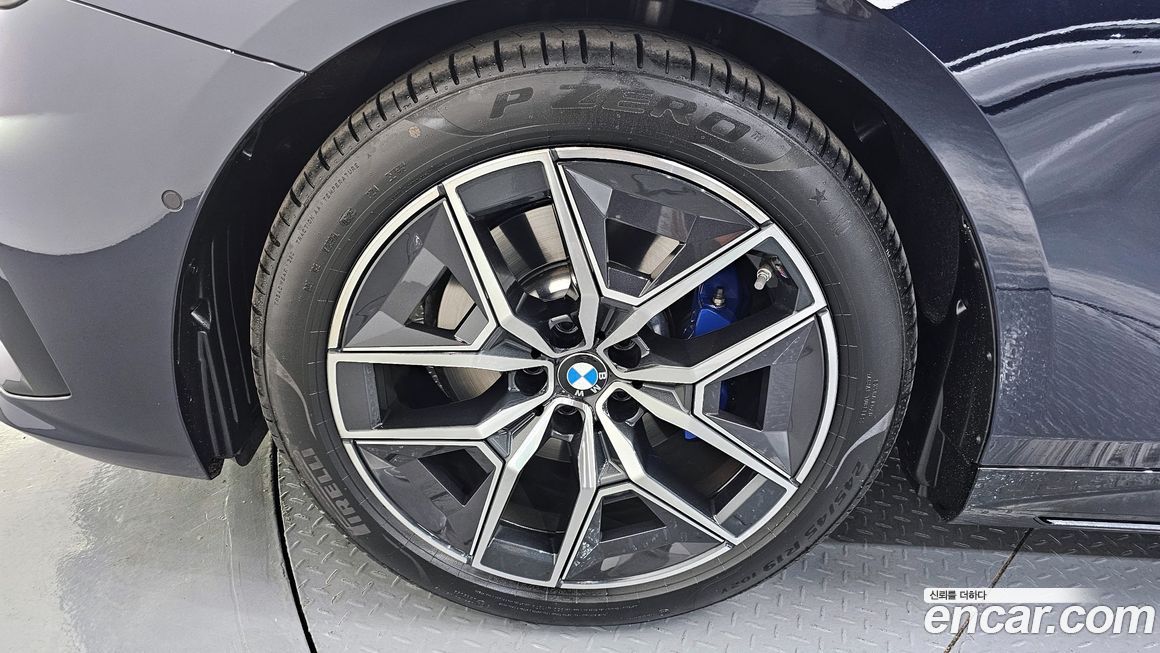 BMW 5-Series 520i M Sport, 2025