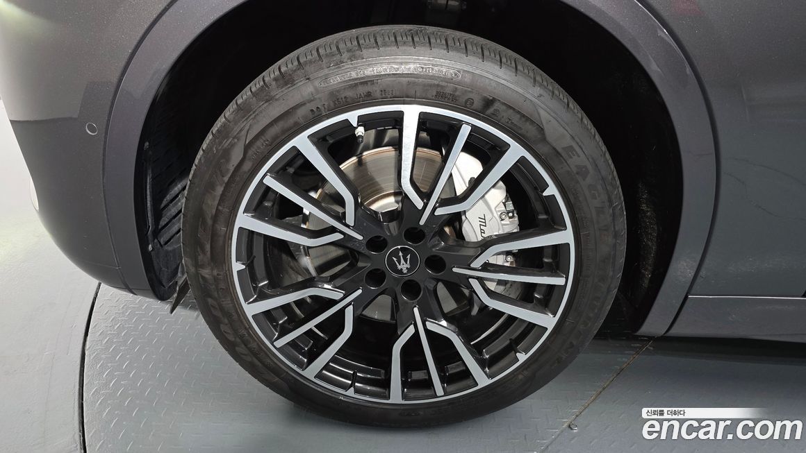 Maserati Grecale 2.0 AWD GT Type P, 2023