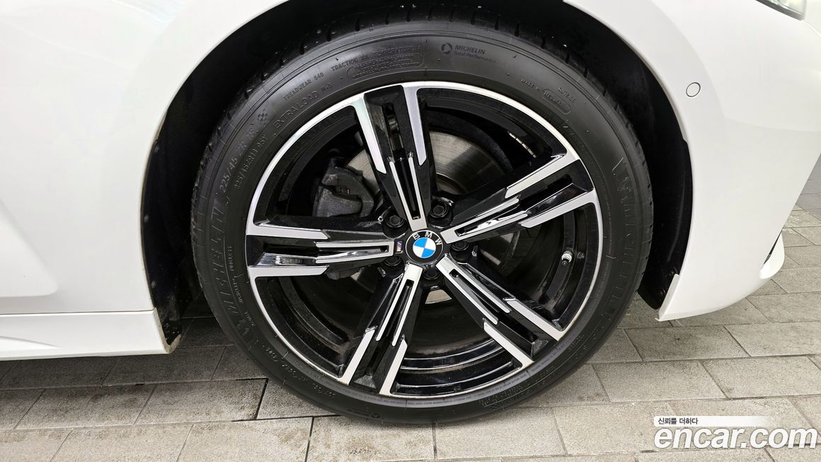 BMW 4-Series 420i M Sport Convertible, 2023