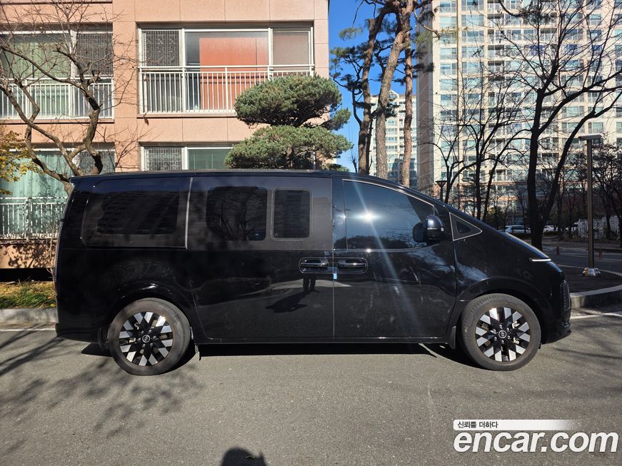 Hyundai Staria 4WD Lounge 9-Seater, 2025
