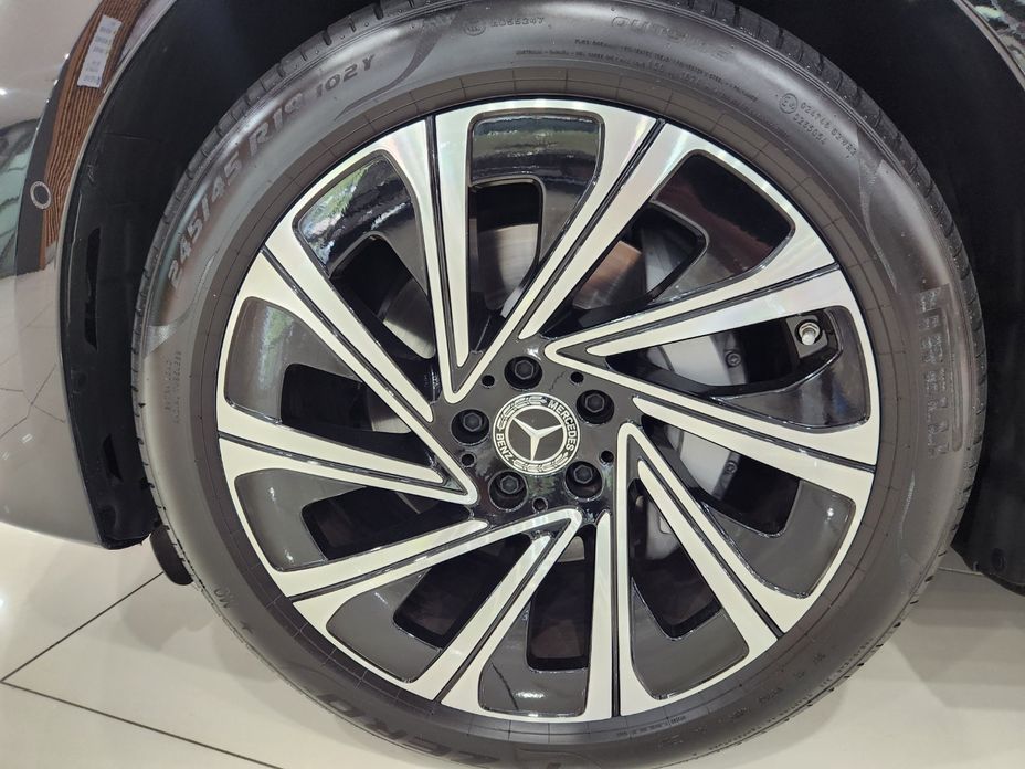Mercedes-Benz E-Class E300 4MATIC Exclusive, 2025