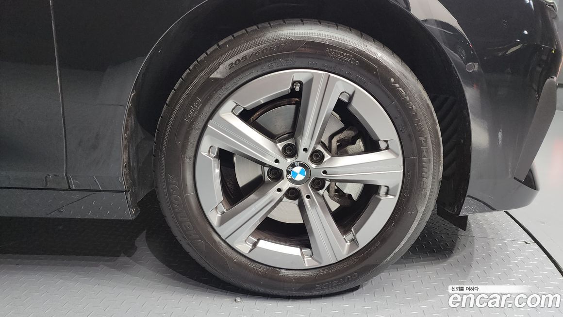 BMW 2-Series 220i Advantage, 2025