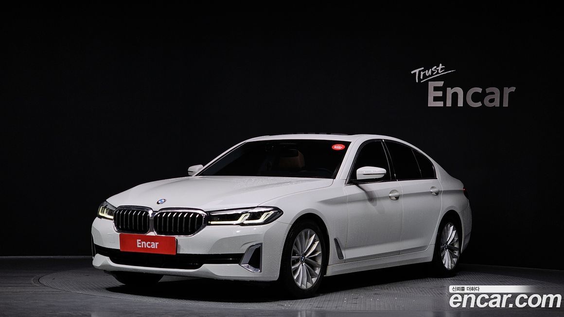 BMW 5-Series 520i Luxury, 2022