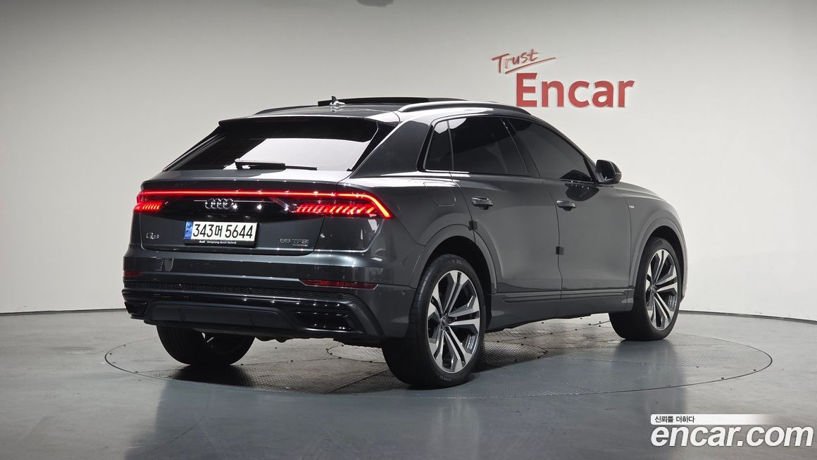 Audi Q8 55 TFSI Quattro Premium, 2023