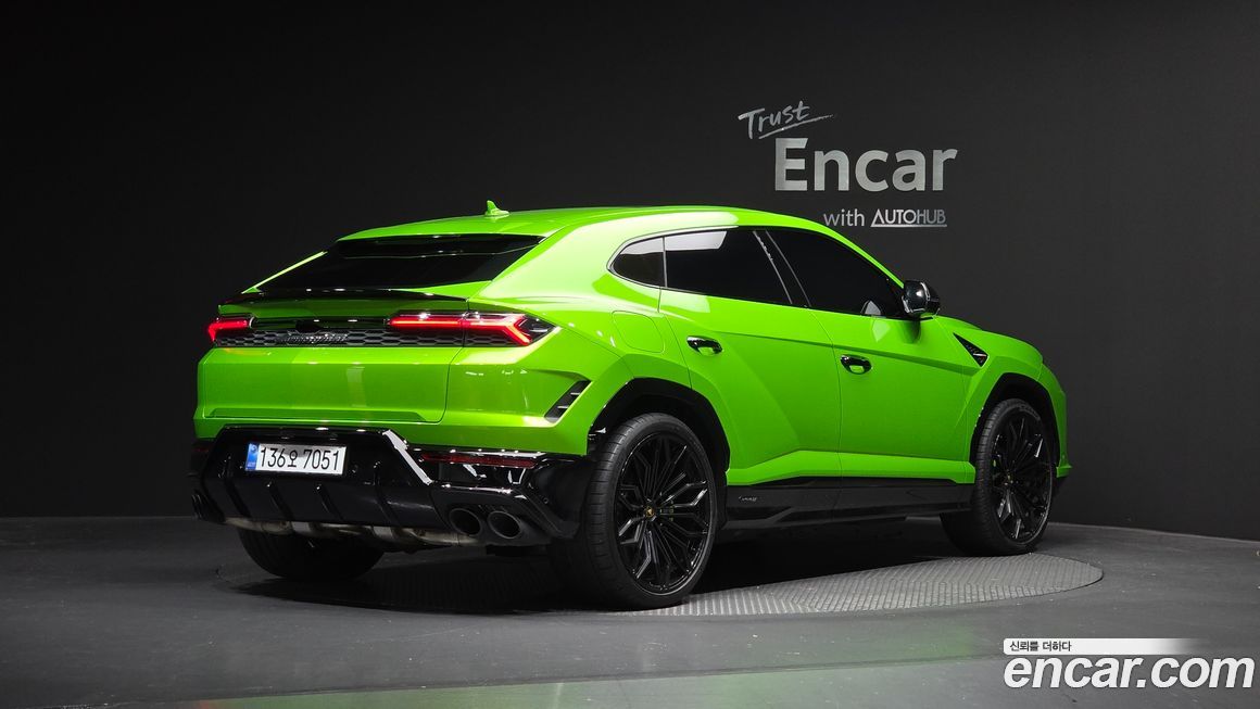 Lamborghini Urus 4.0 V8 SE, 2025