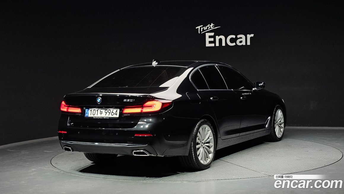 BMW 5-Series 530i Luxury, 2023