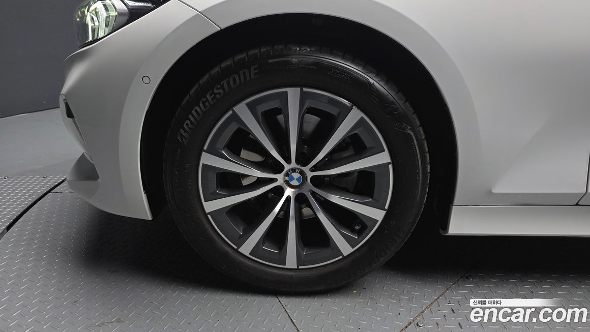 BMW 3-Series 320i Touring, 2024