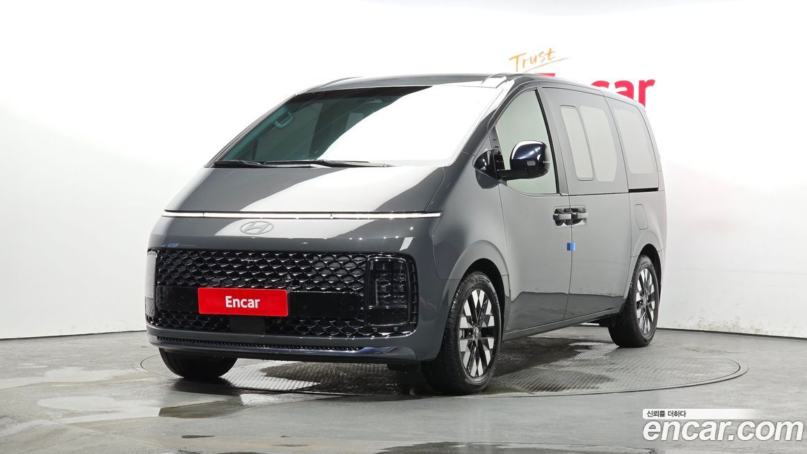 Hyundai Staria Lounge 9-Seater, 2025