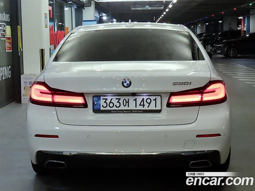 BMW 5-Series 530i Luxury, 2022