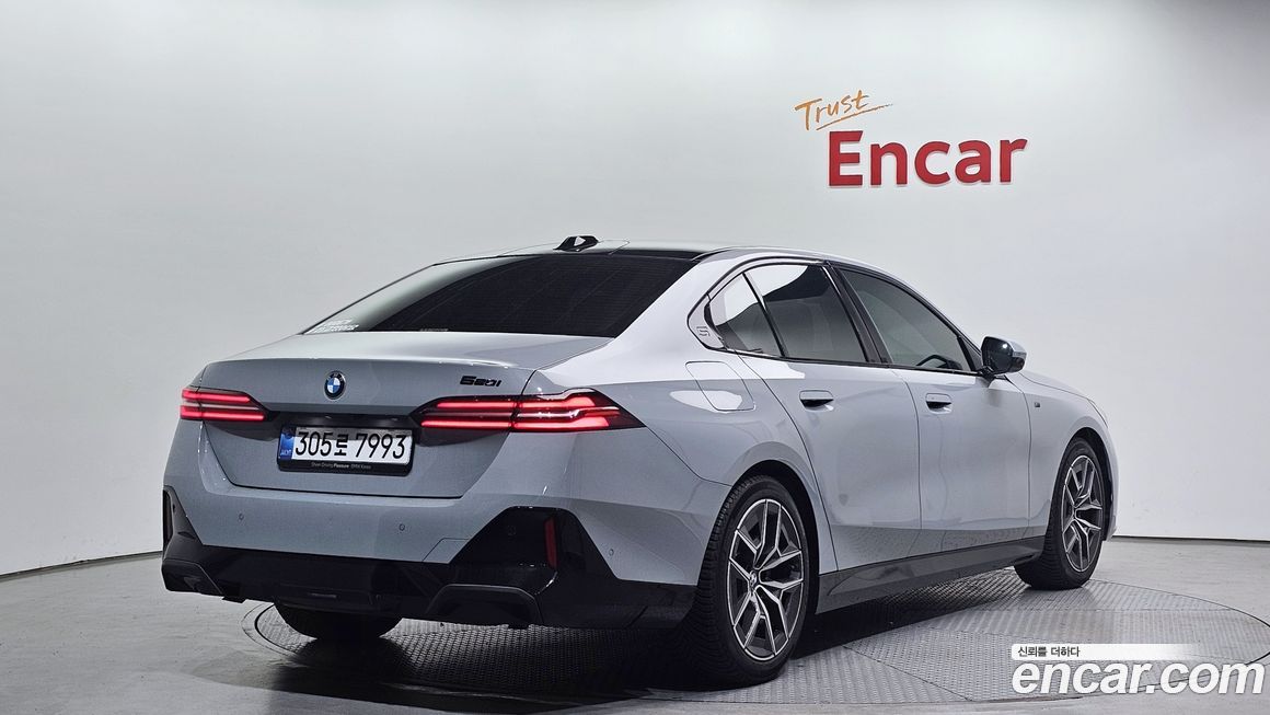 BMW 5-Series 520i M Sport, 2025