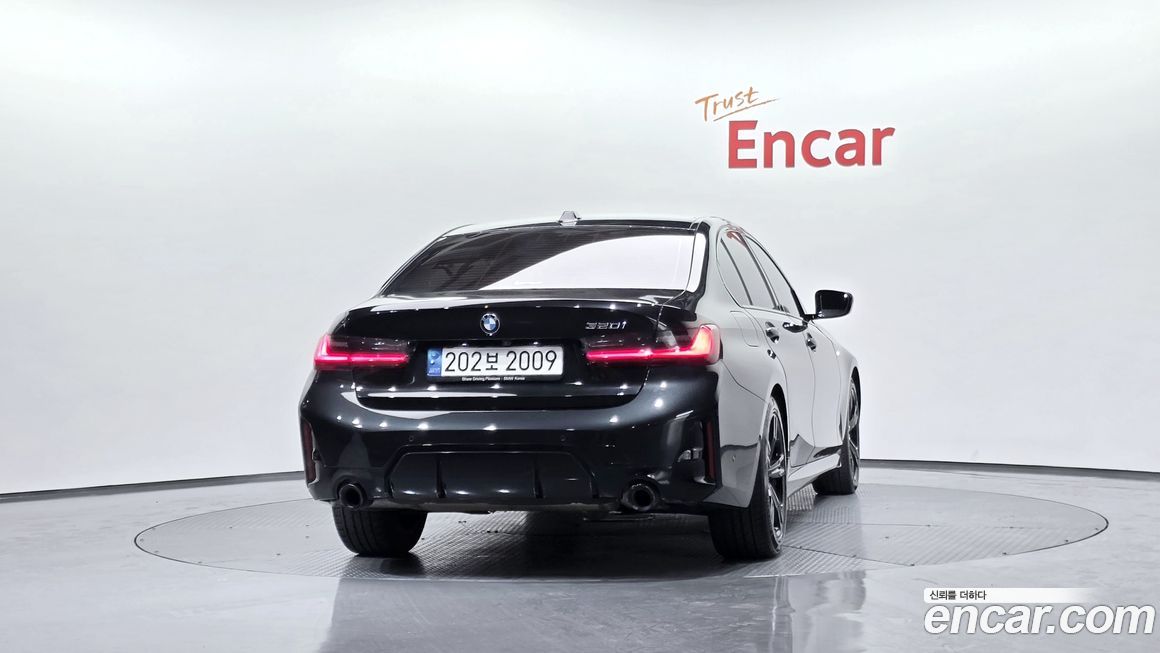 BMW 3-Series 320i M Sport, 2023