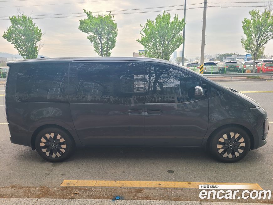 Hyundai Staria 4WD Lounge 7-Seater, 2023