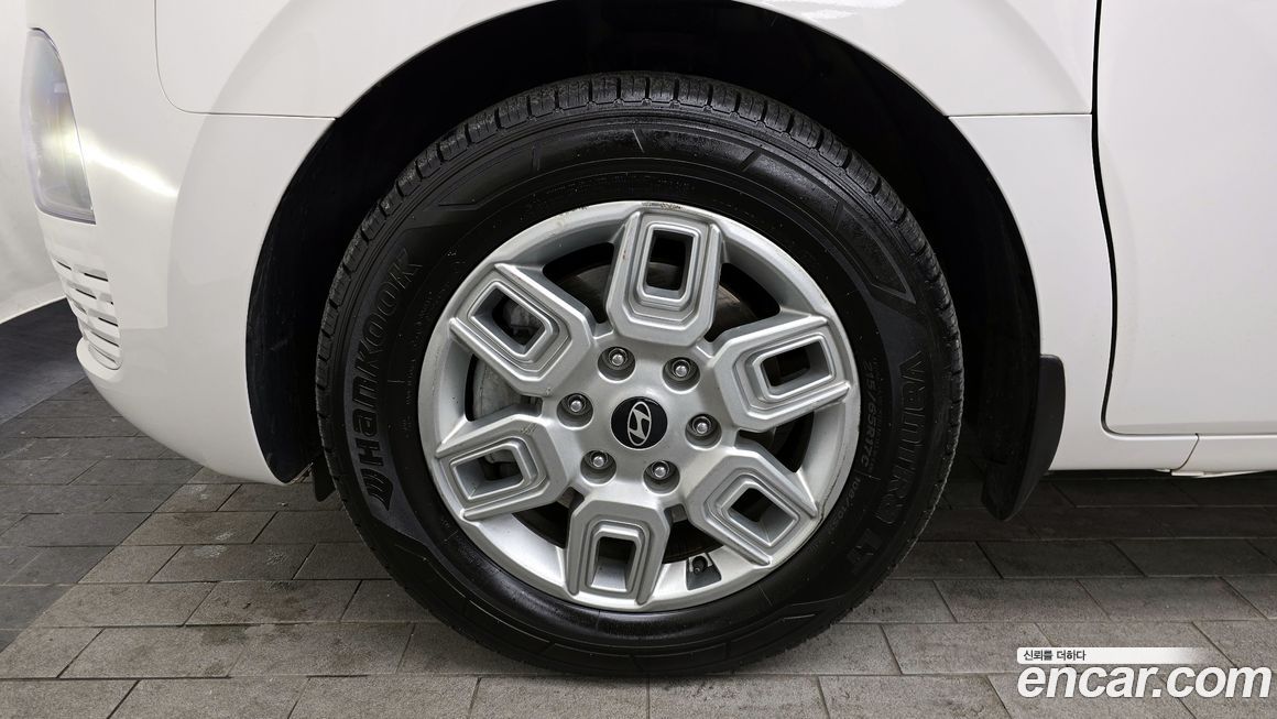 Hyundai Staria Tourer 11-Seater, 2025