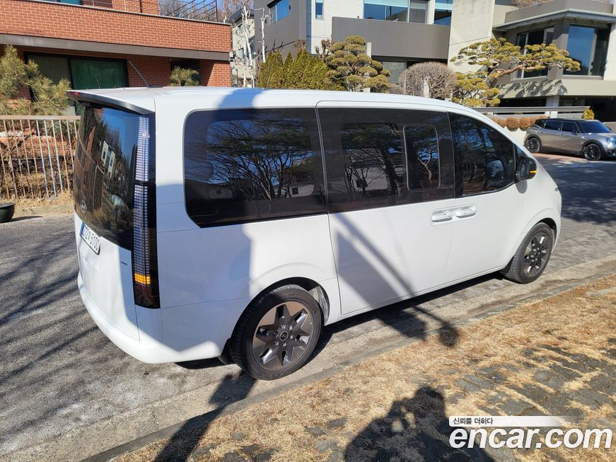 Hyundai Staria 4WD Tourer 9-Seater, 2025