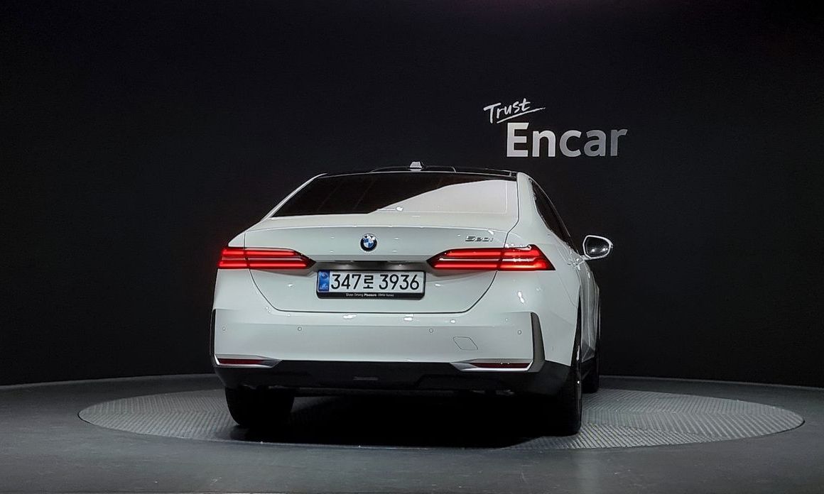 BMW 5-Series 520i, 2025