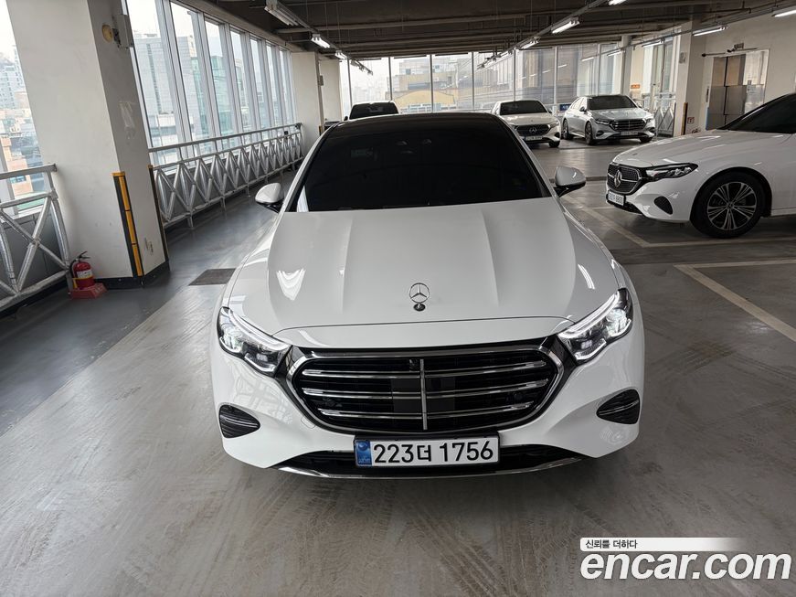 Mercedes-Benz E-Class E300 4MATIC Exclusive, 2025
