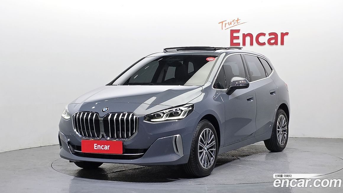 BMW 2-Series 220i Luxury, 2025