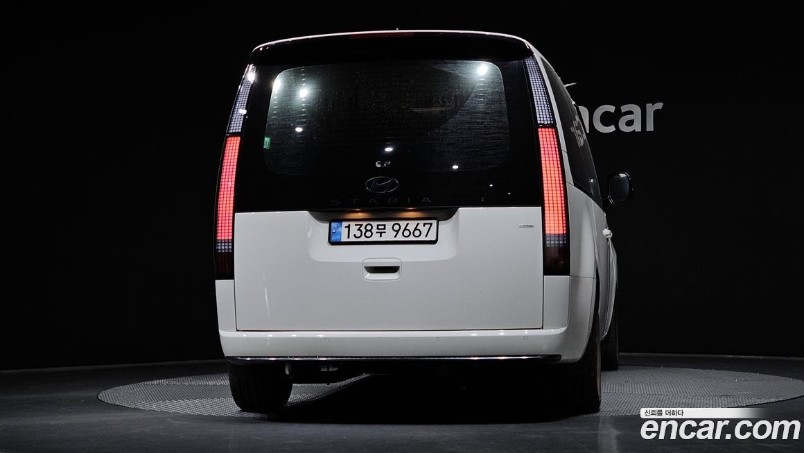 Hyundai Staria 4WD Lounge 9-Seater, 2025