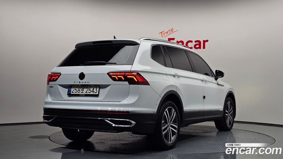 Volkswagen Tiguan 2.0 TSI Prestige, 2024