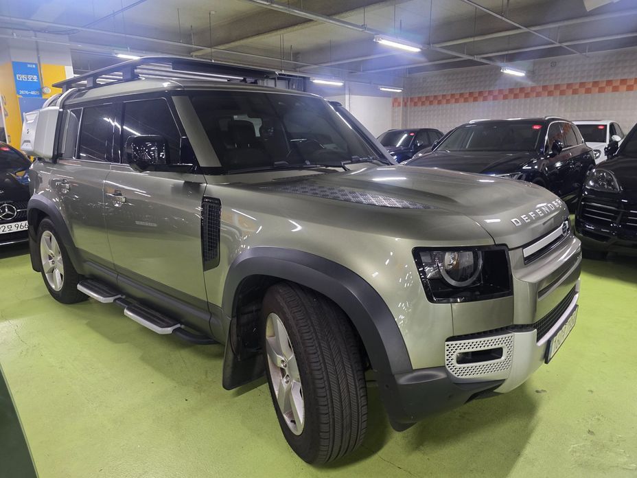 Land Rover Defender 110 D300 HSE, 2022