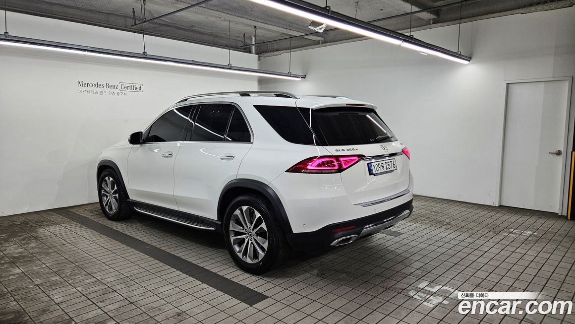 Mercedes-Benz GLE-Class GLE300d 4MATIC, 2023