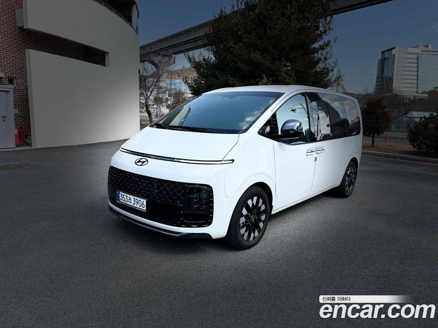 Hyundai Staria 4WD Lounge 9-Seater, 2025