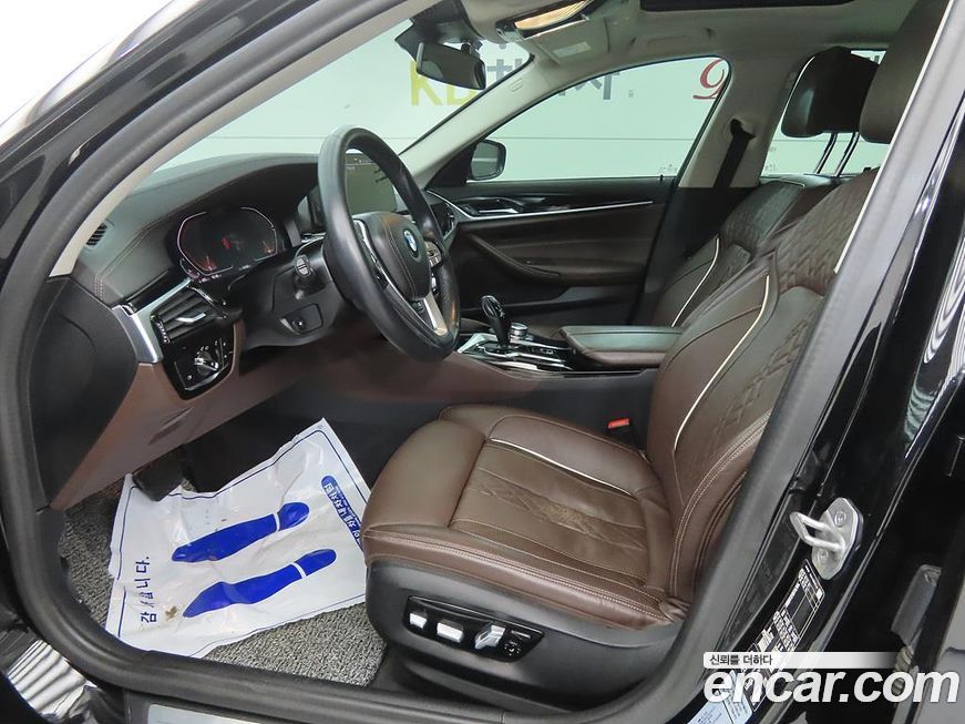 BMW 5-Series 523d xDrive Luxury, 2022