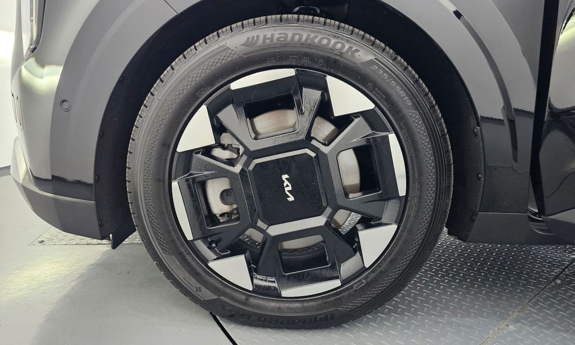 Kia Carnival 9-Seater Hi Limousine, 2024