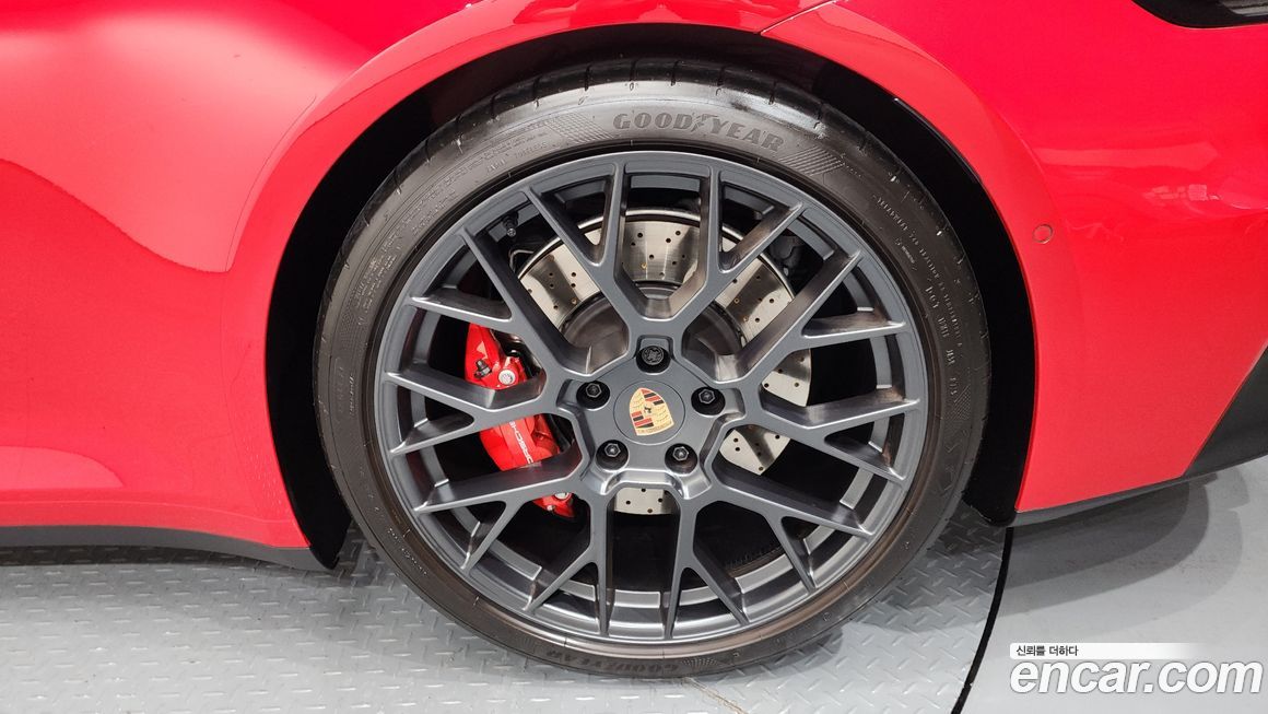 Porsche 911 Carrera GTS Cabriolet, 2025