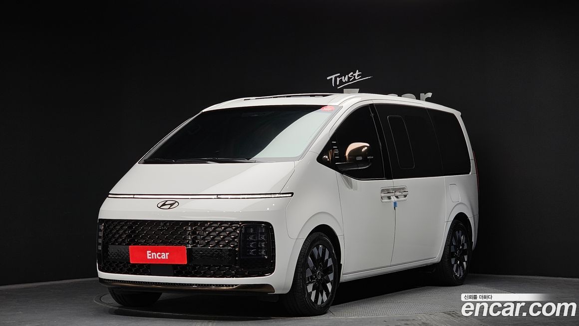 Hyundai Staria 4WD Lounge 7-Seater, 2025