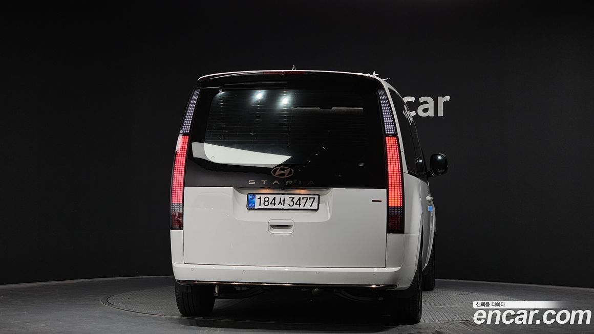 Hyundai Staria 4WD Lounge 7-Seater, 2025