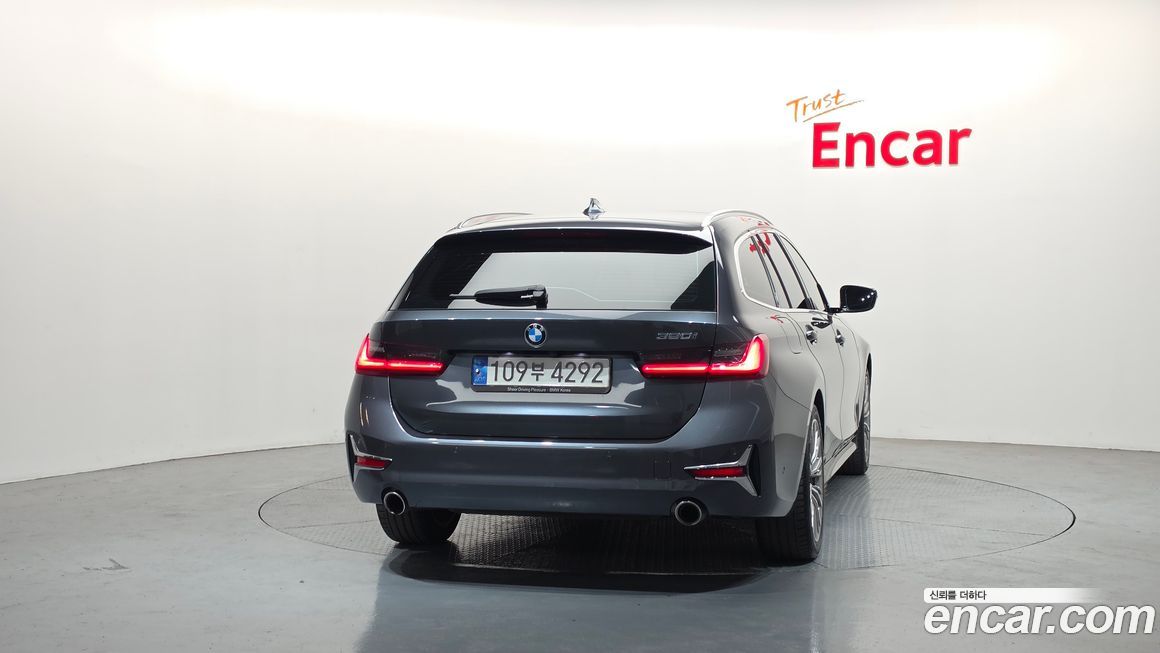 BMW 3-Series 320i Touring Luxury, 2022