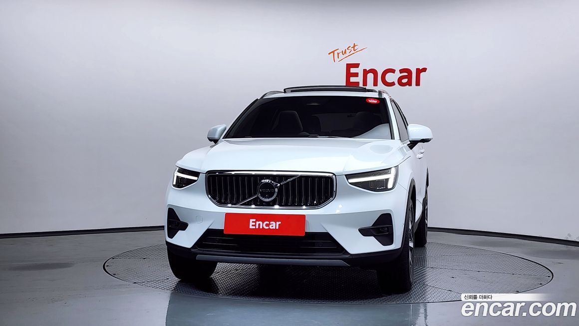 Volvo XC40 B4 Ultra Bright, 2025