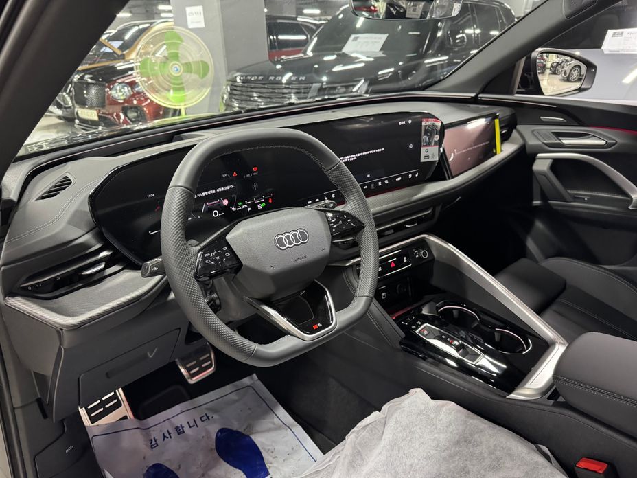 Audi Q5 40 TDI Quattro S Line Black Edition, 2025