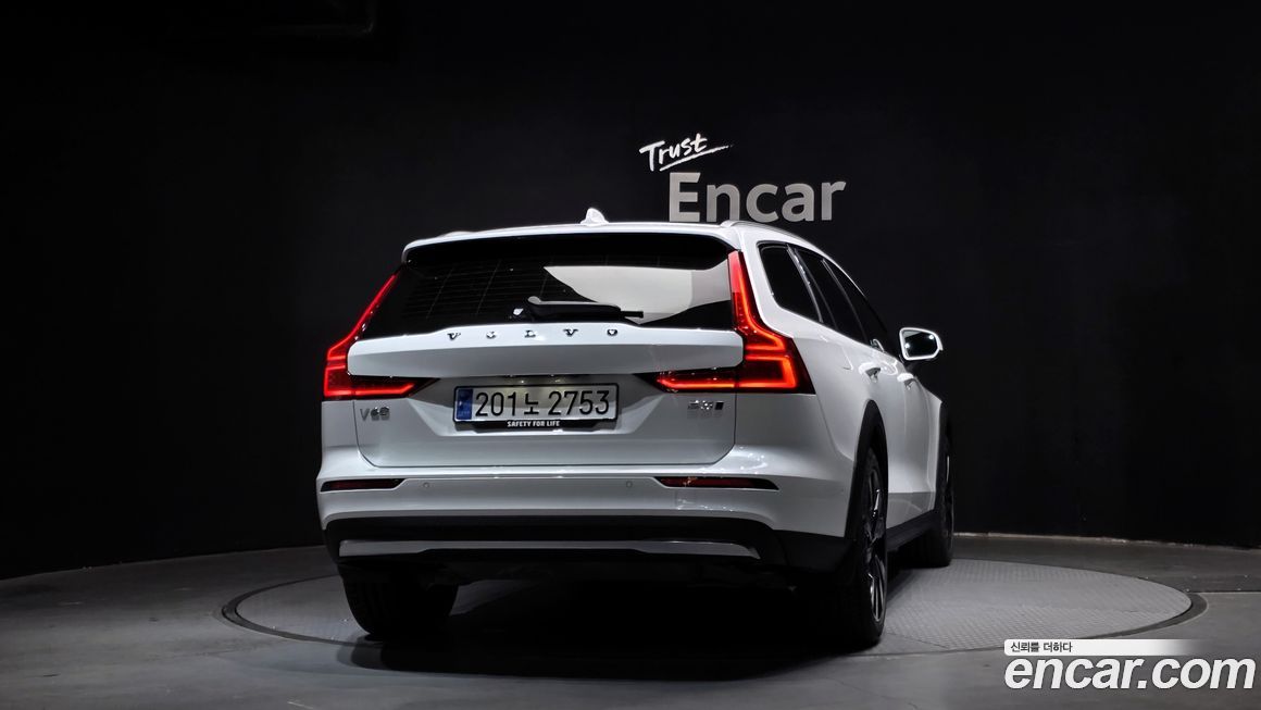 Volvo V60 B5 Ultimate AWD, 2024